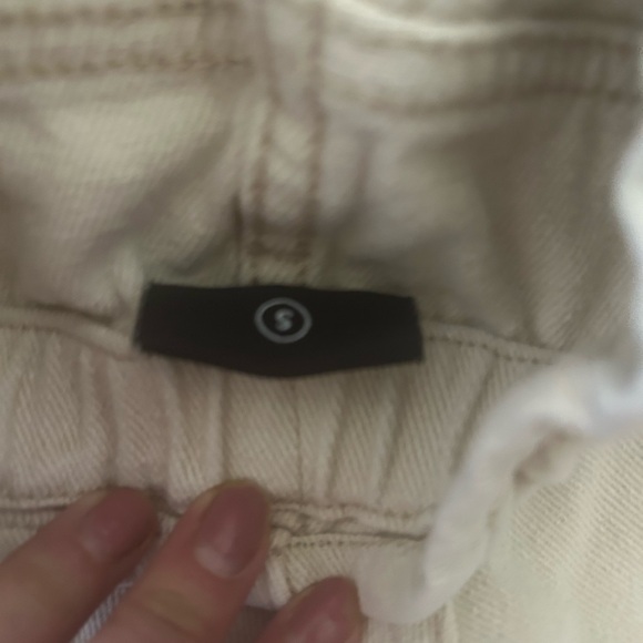 High waisted cream shorts - Picture 3 of 3